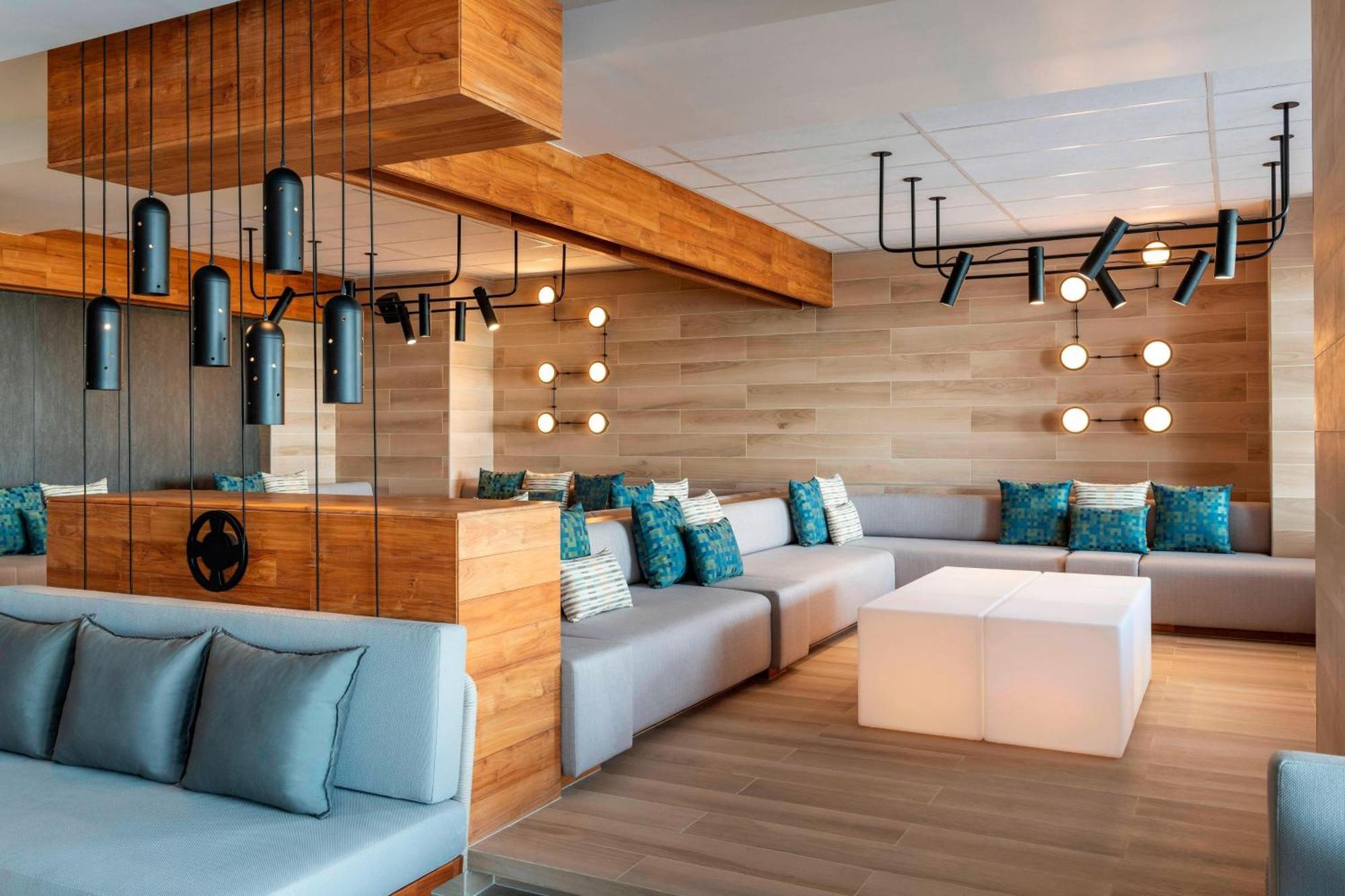Hotel Aloft Creek Dubai