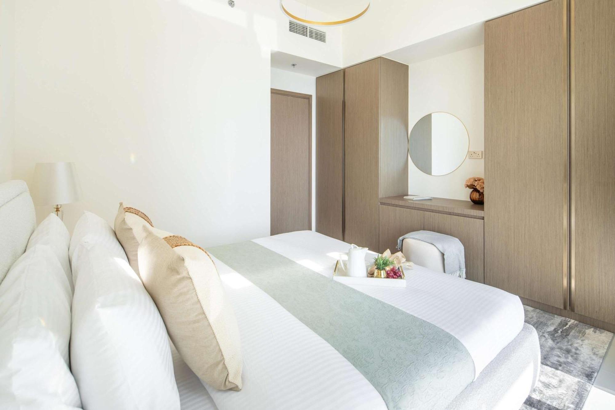 Frank Porter - Grand Bleu Tower Apartment