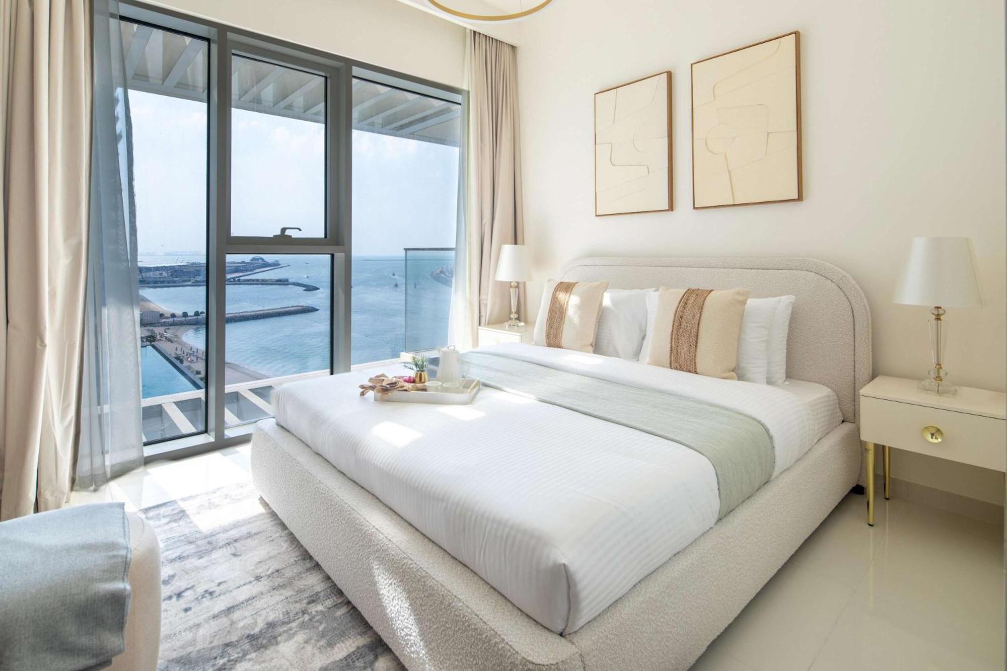 Frank Porter - Grand Bleu Tower Apartment Dubai
