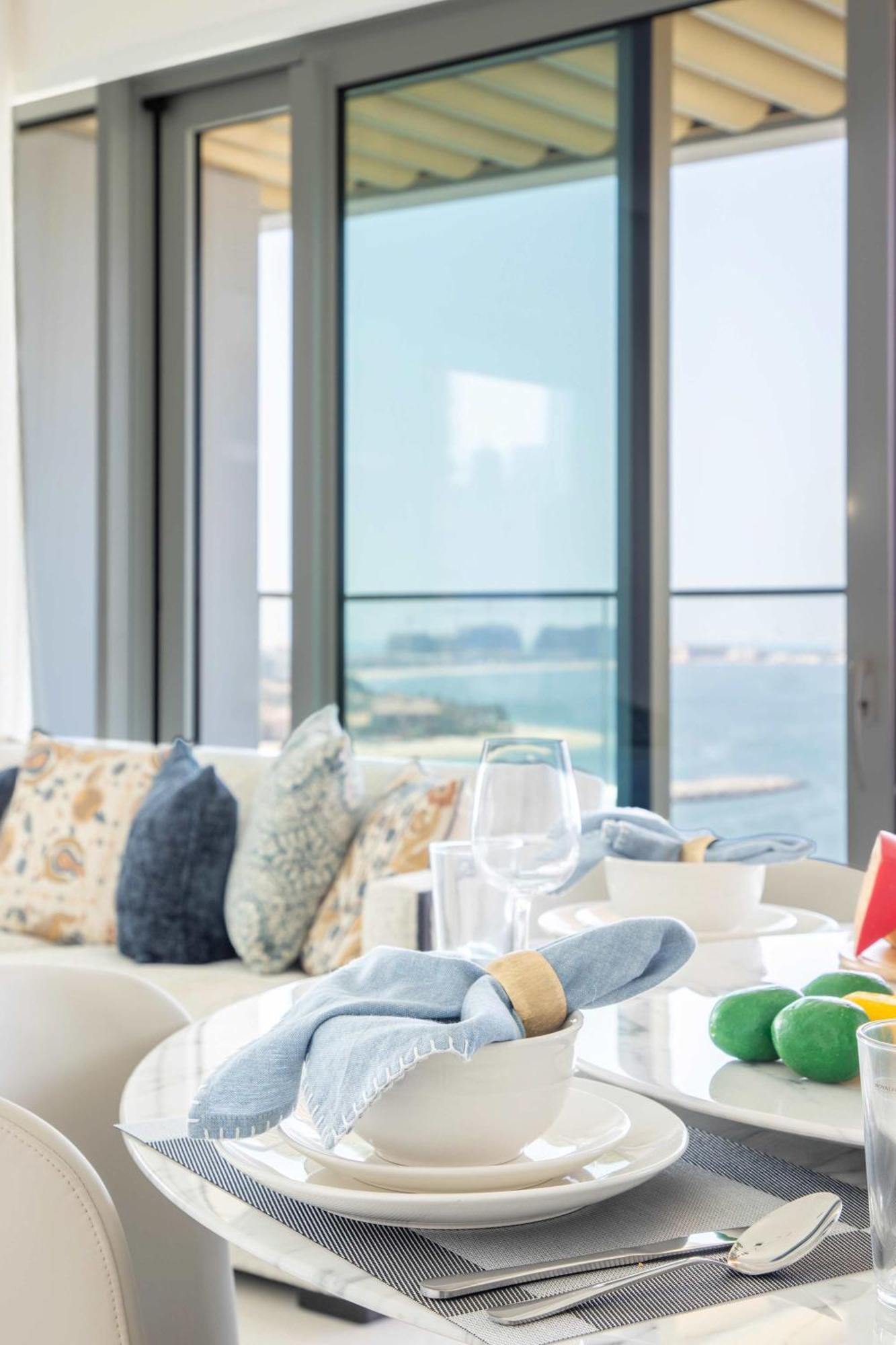 Frank Porter - Grand Bleu Tower * Dubai