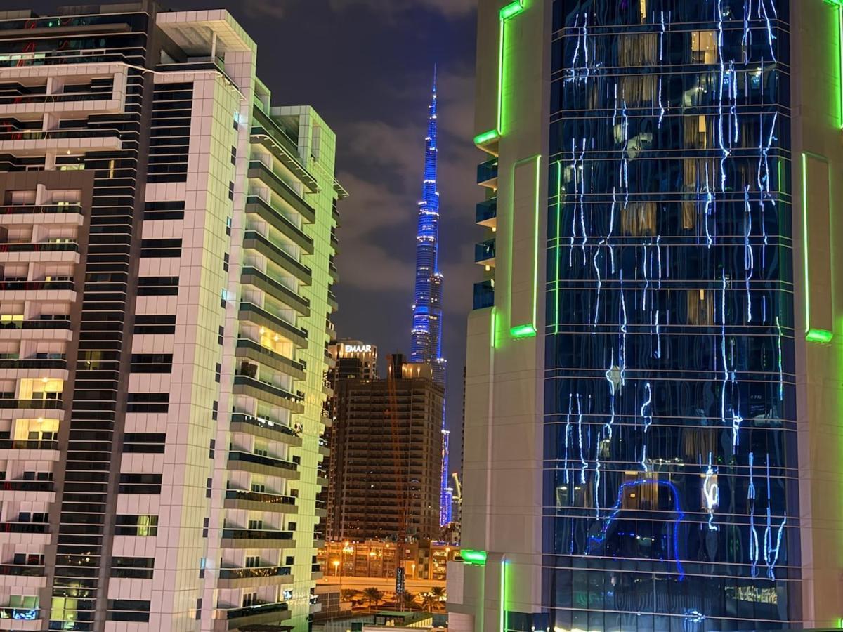 Breathtaking Burj & Pool View In Downtown Apartment Dubai