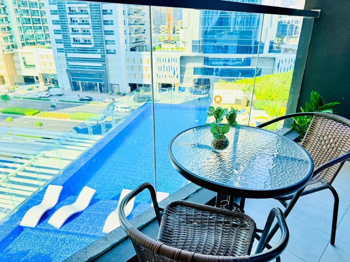 Breathtaking Burj & Pool View In Downtown Apartment