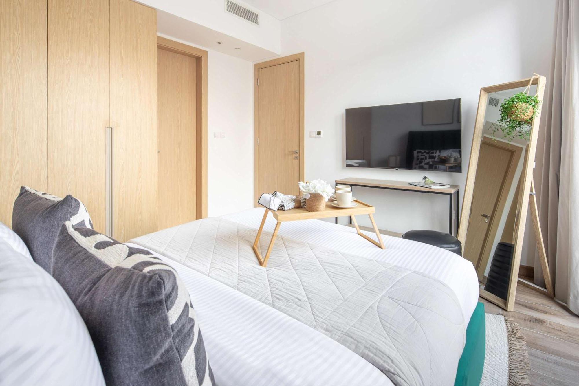 Frank Porter - Oakley Square Residences A Apartment