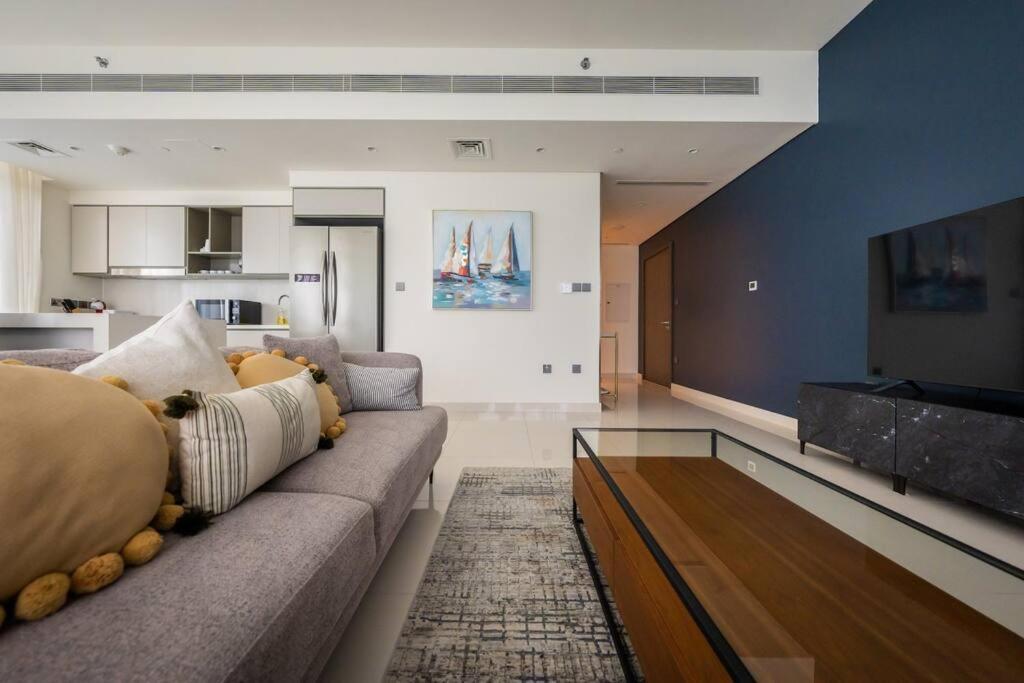 Glamorous 3br With Marina View Apartment *