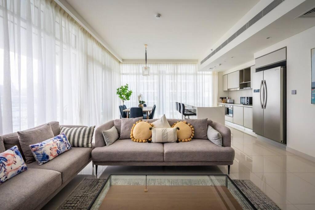 Glamorous 3br With Marina View Apartment