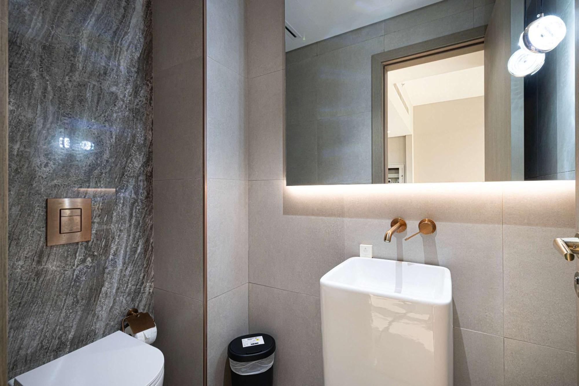 Apartment Modern 1-bedroom With Luxurious Amenities In Jvc *