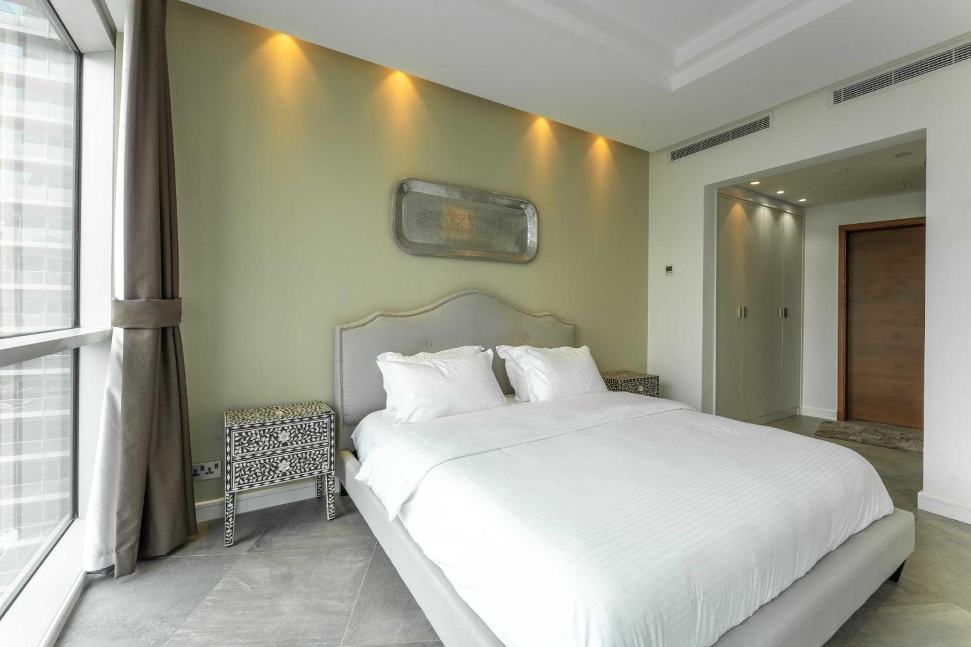 Stunning 3-bedroom Marina View * Dubai