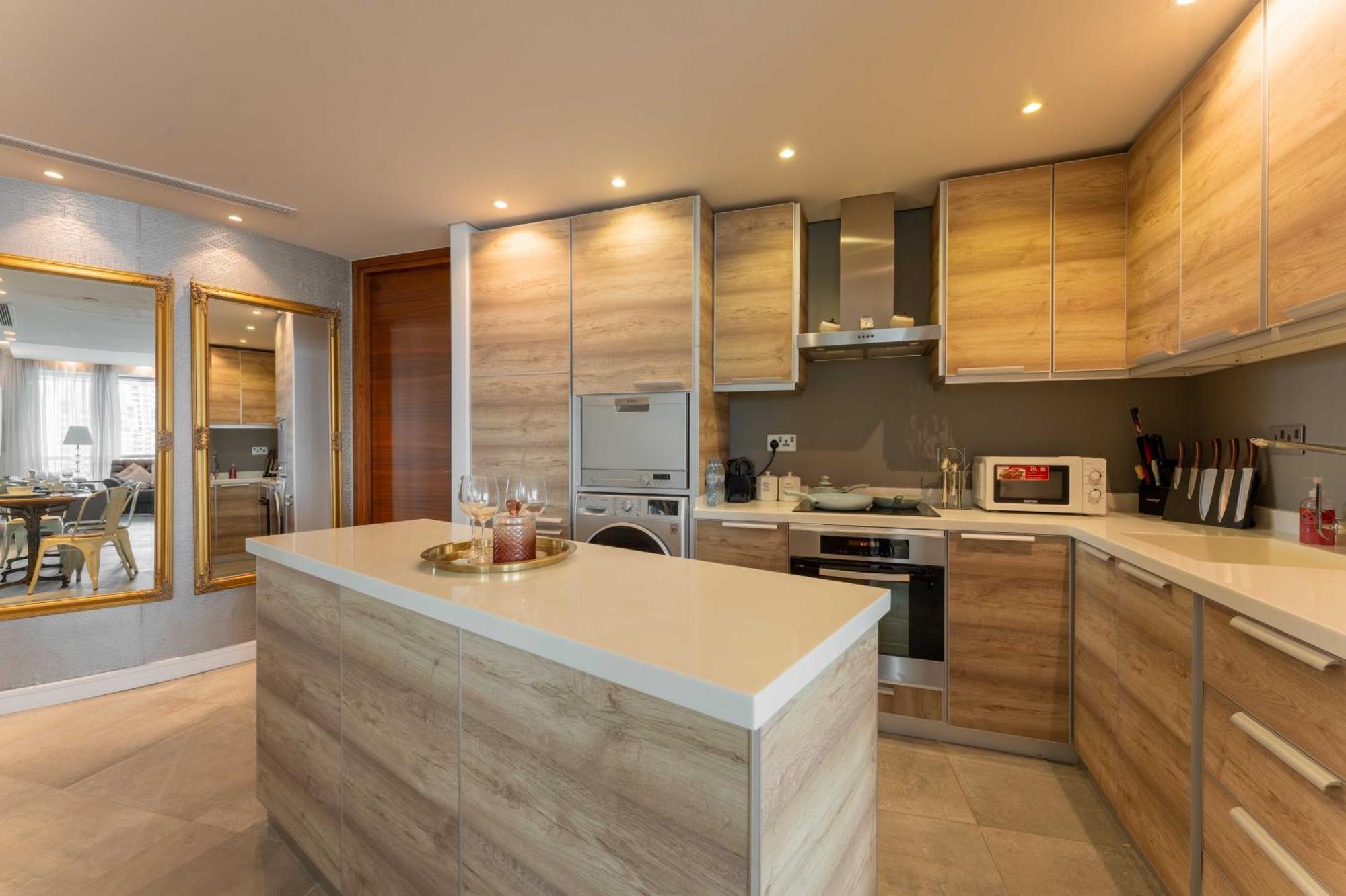 Apartment Stunning 3-bedroom Marina View
