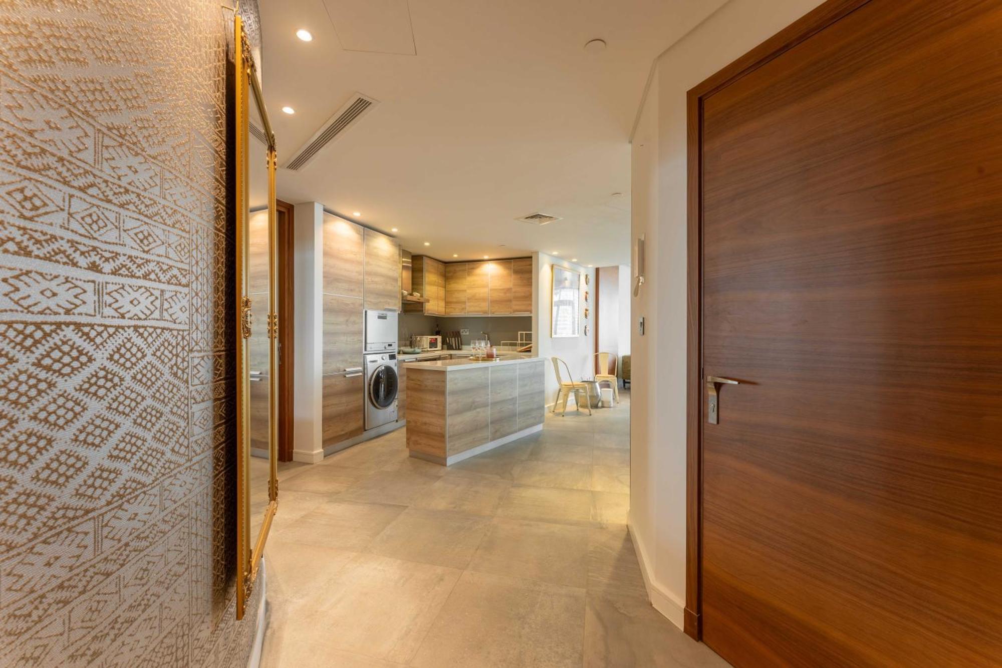 Stunning 3-bedroom Marina View Apartment Dubai