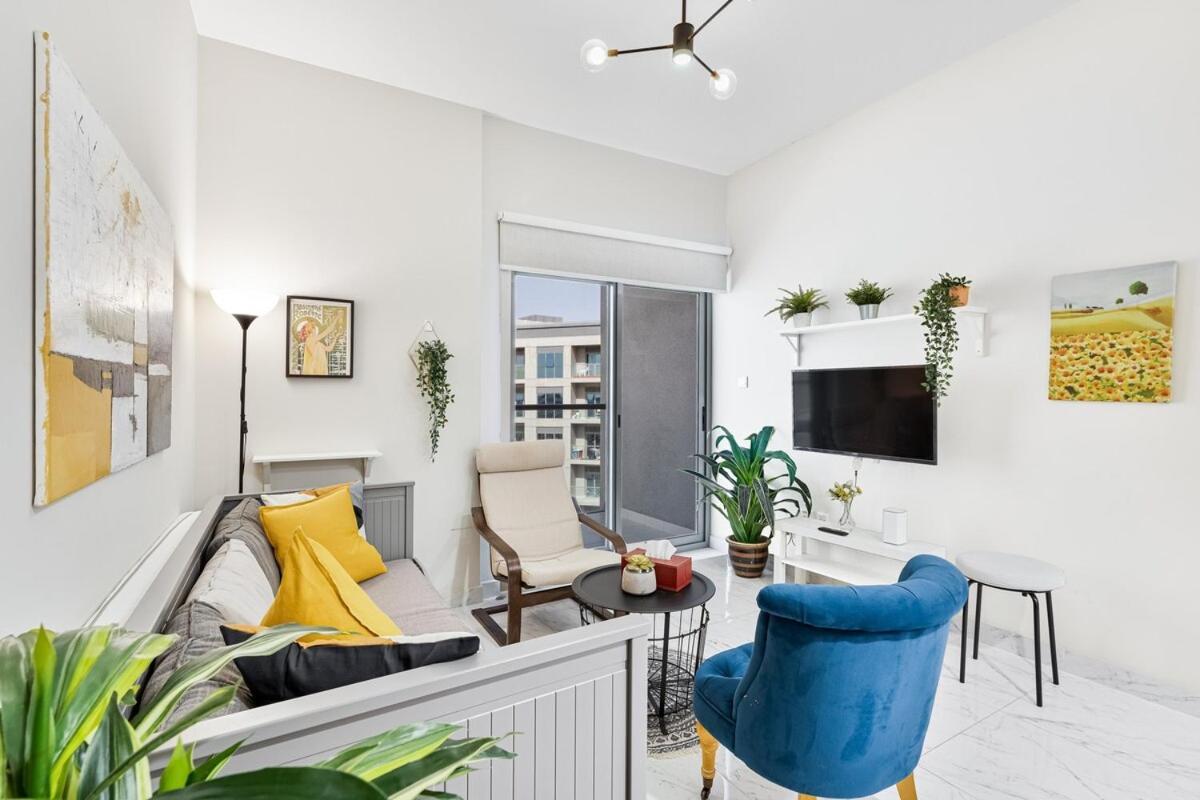 Apartment 1br Oasis With Pool, Gym, And Kid's Playground