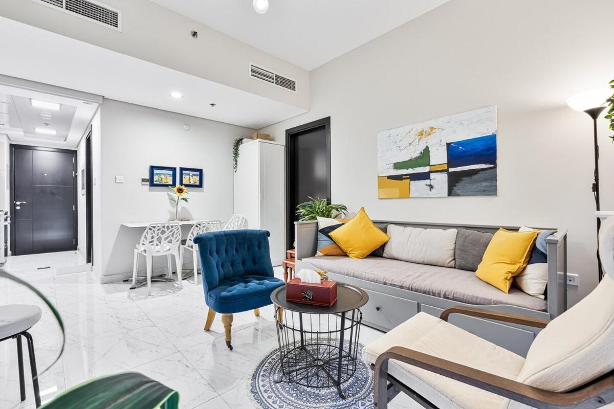 1br Oasis With Pool, Gym, And Kid's Playground