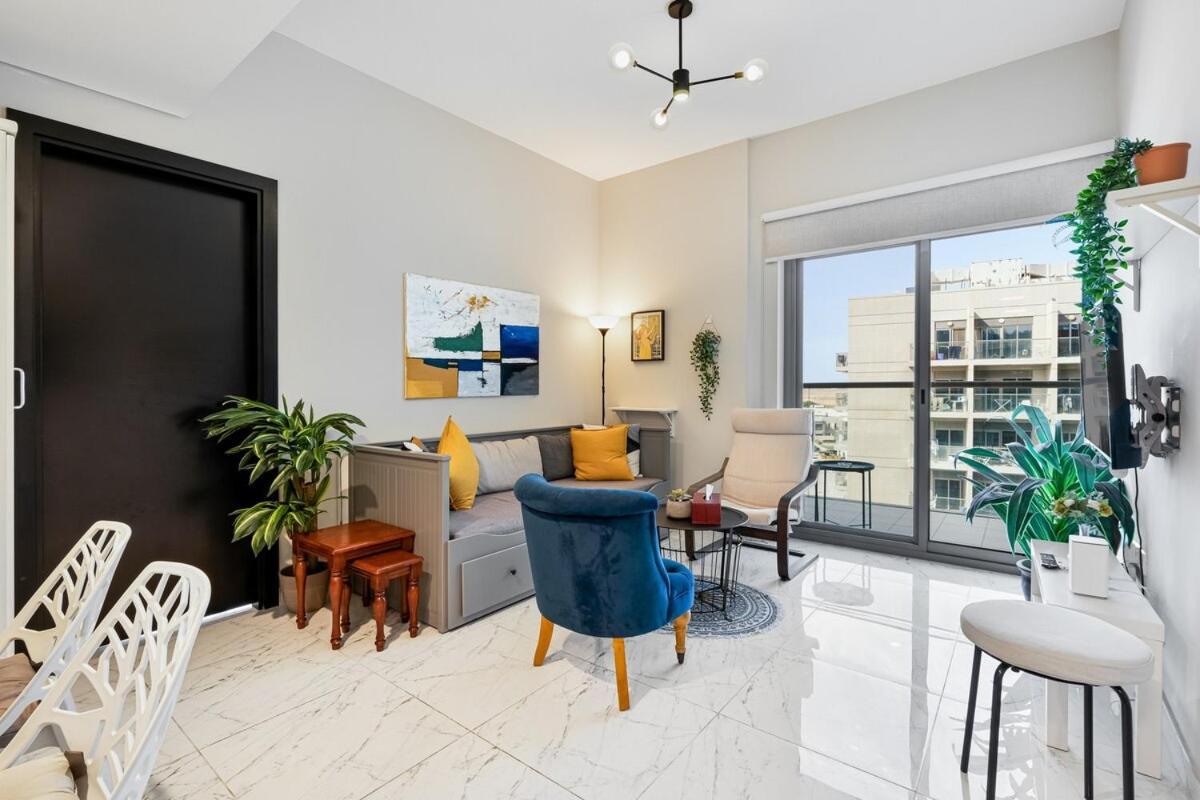 Apartment 1br Oasis With Pool, Gym, And Kid's Playground