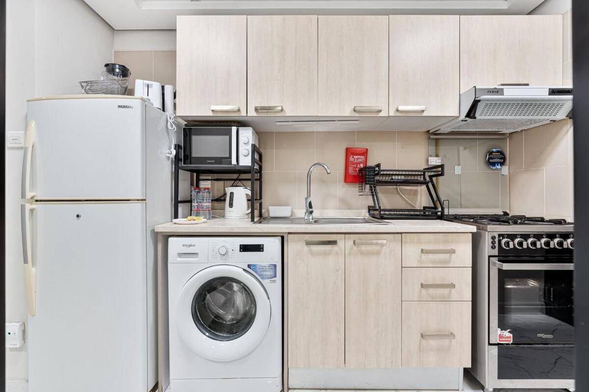 1br Oasis With Pool, Gym, And Kid's Playground *