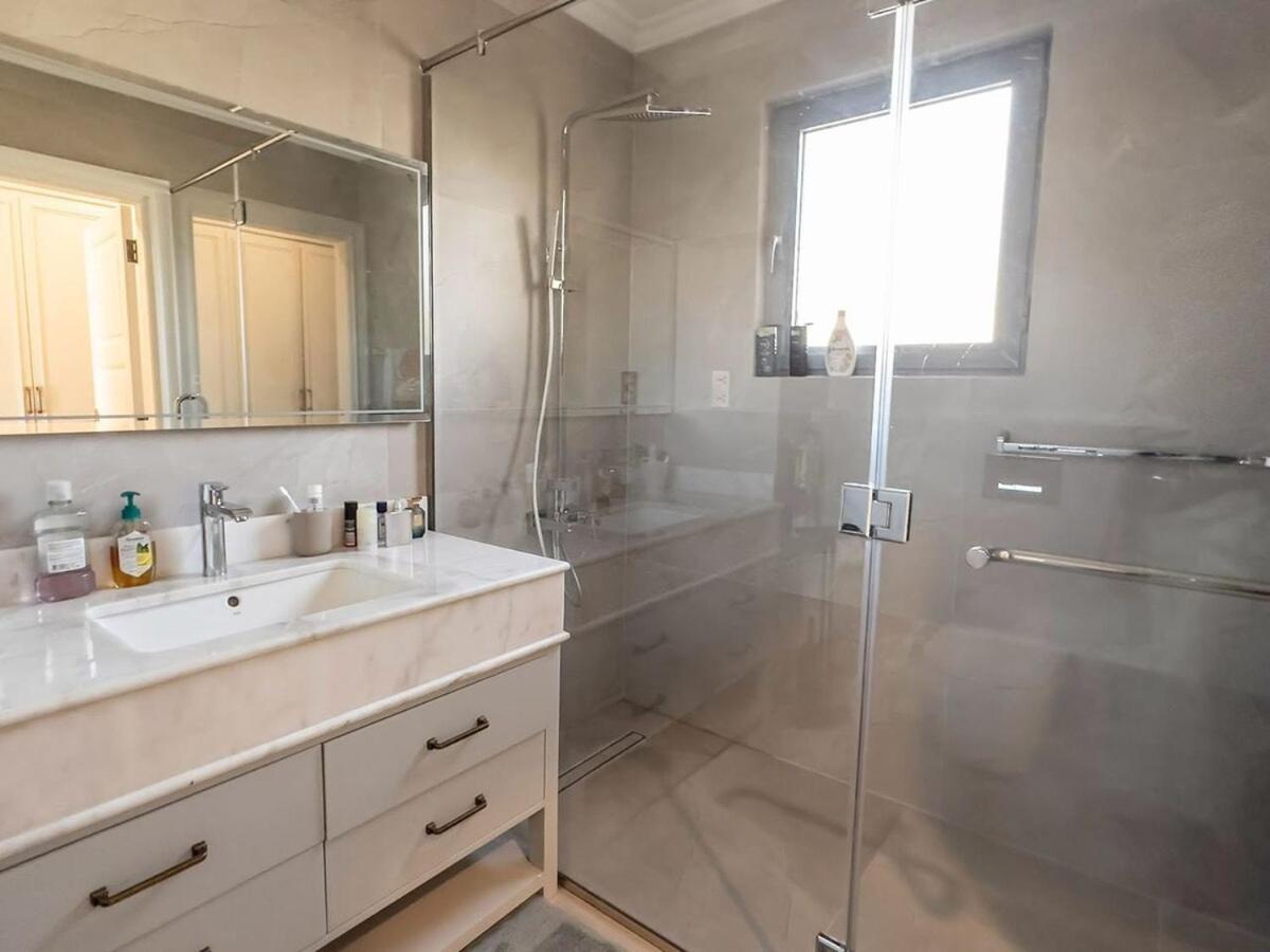 Villa Dar Vacation -family Garden , Palm Jumeirah Dubai