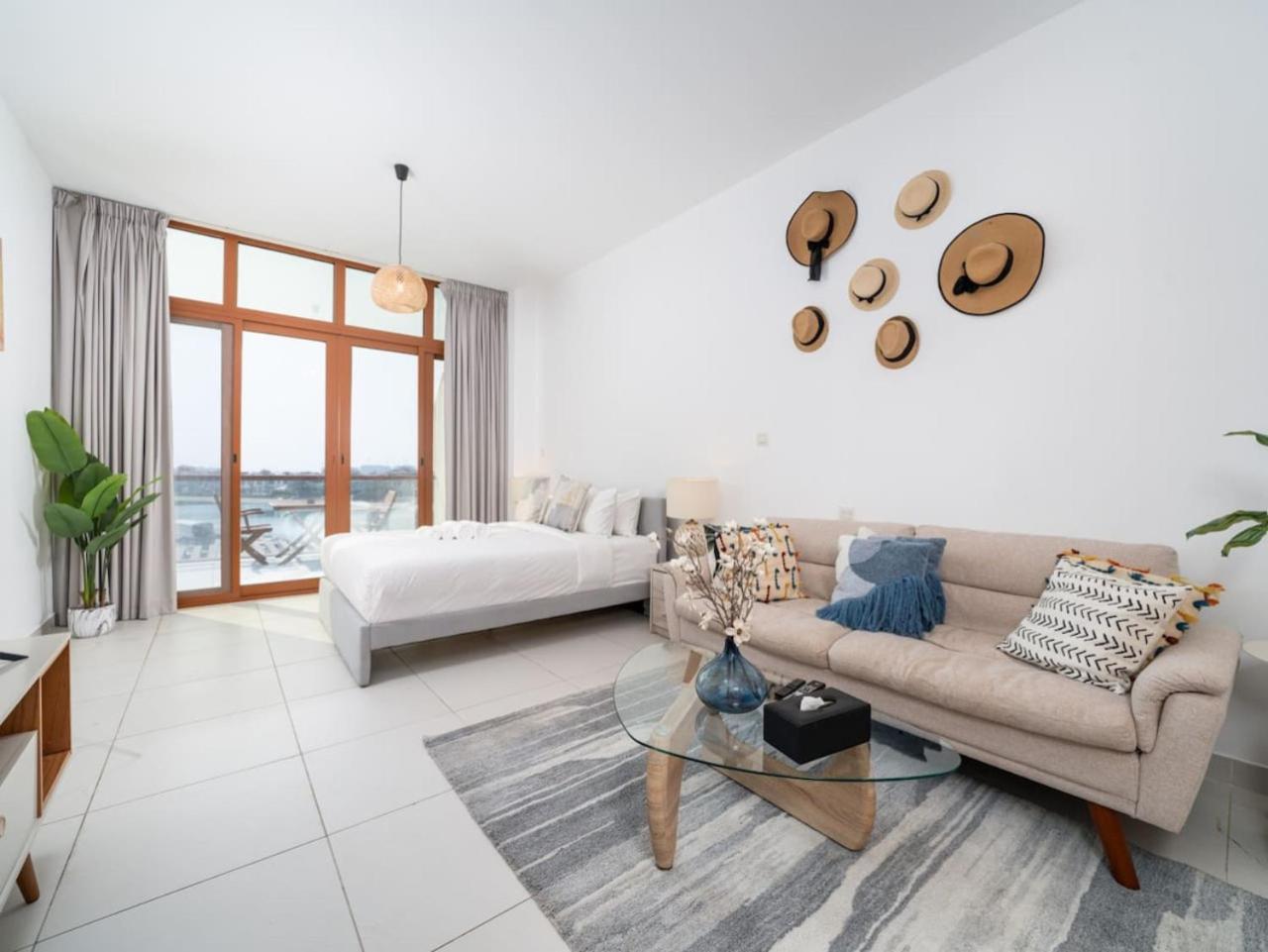 Apartment Chic Waterfront In Palm Views West