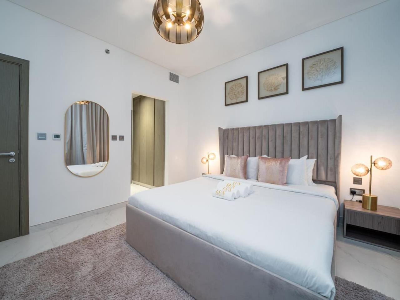 Luxury Lagoon-side Living 1-bed In District One *
