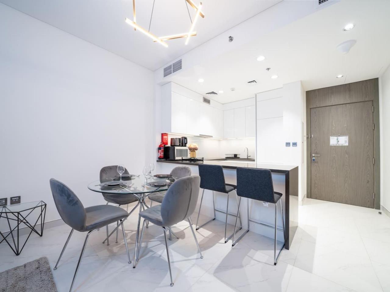 Luxury Lagoon-side Living 1-bed In District One *