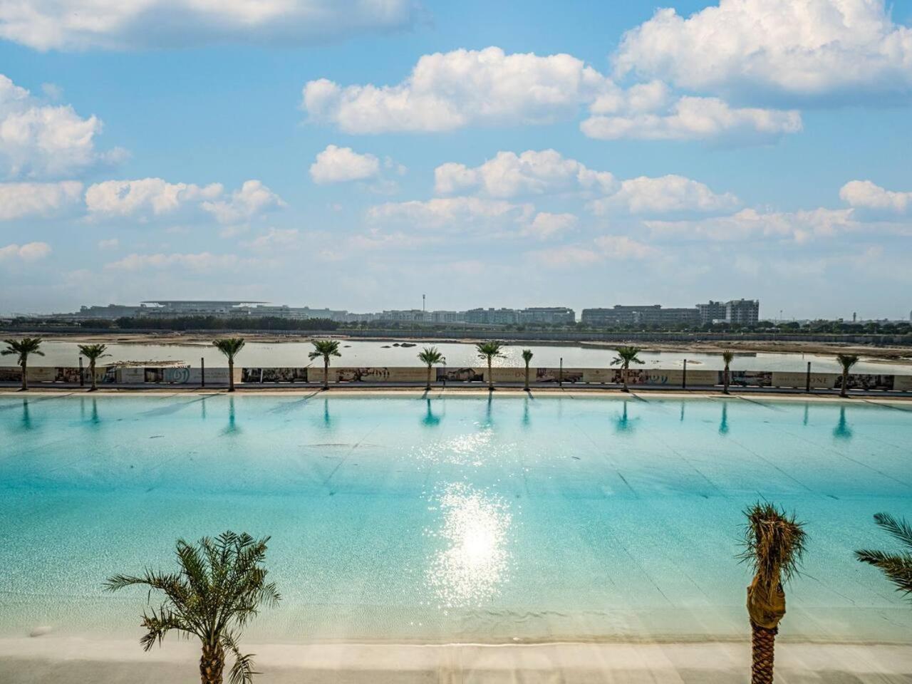 Luxury Lagoon-side Living 1-bed In District One Dubai