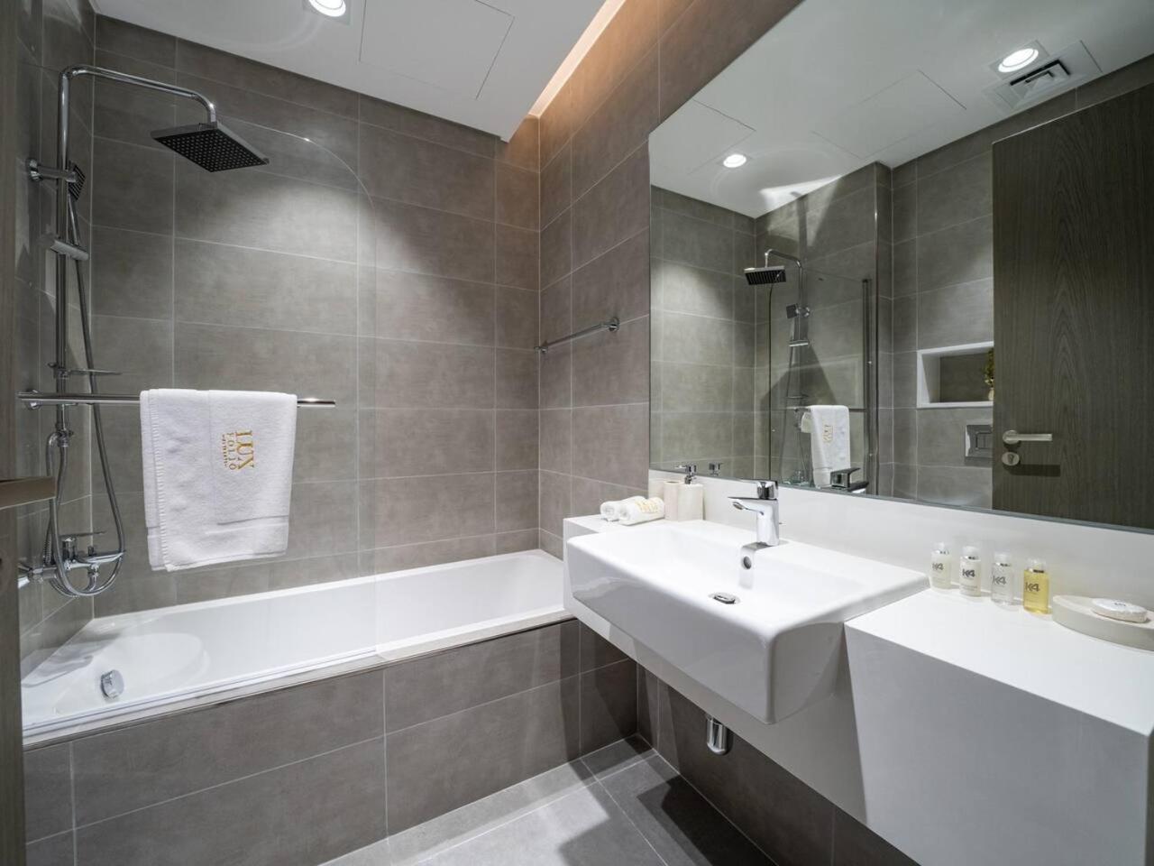 Luxury Lagoon-side Living 1-bed In District One * Dubai