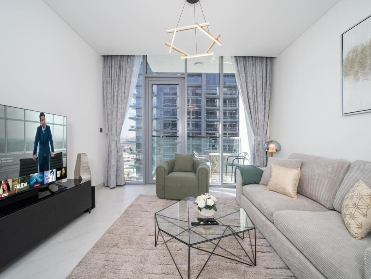 Apartment Luxury Lagoon-side Living 1-bed In District One *