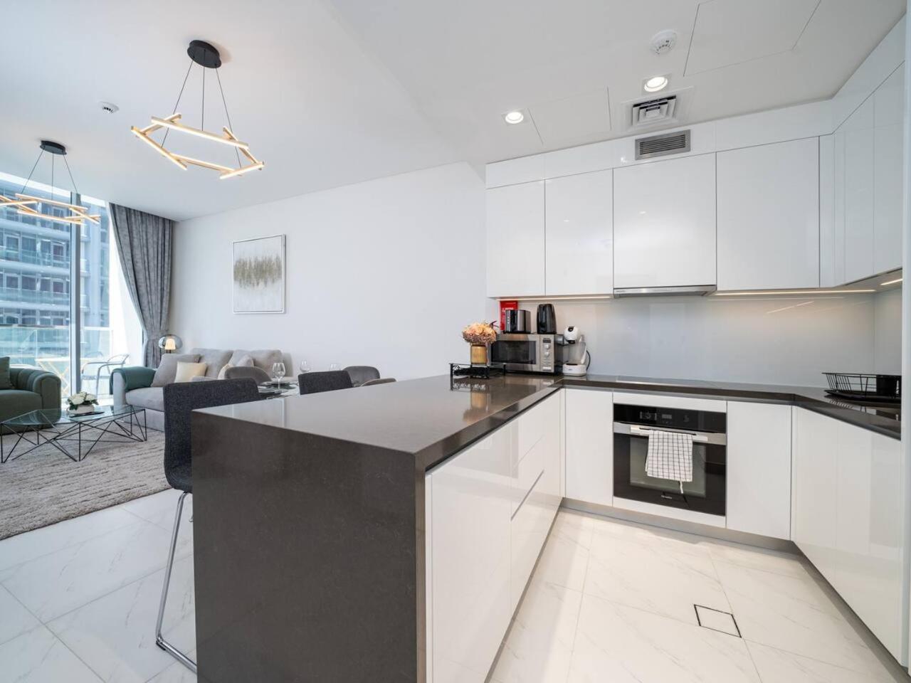 Apartment Luxury Lagoon-side Living 1-bed In District One Dubai
