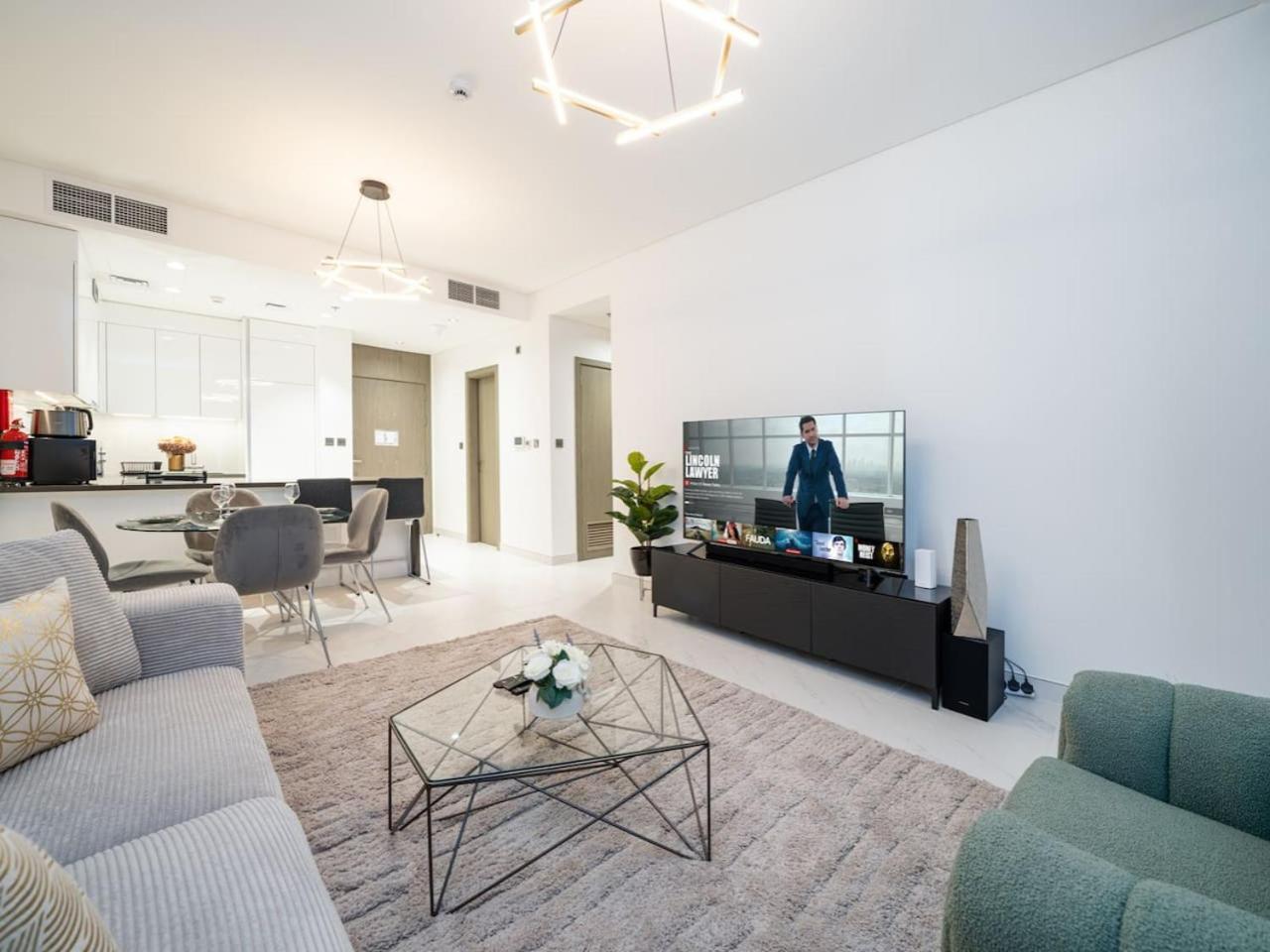 Luxury Lagoon-side Living 1-bed In District One