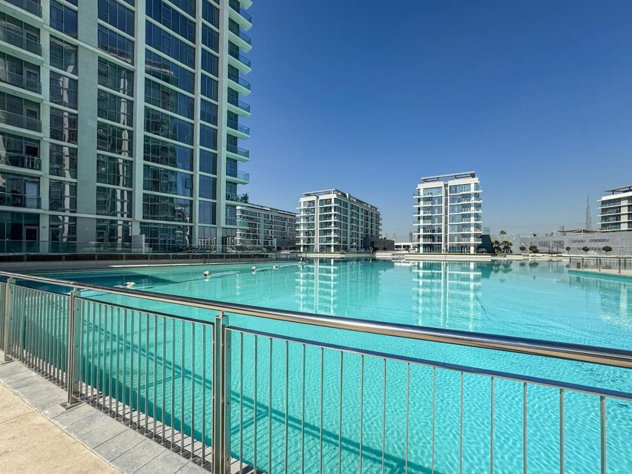 Apartment Luxury Lagoon-side Living 1-bed In District One *