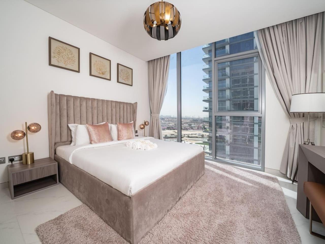 Apartment Luxury Lagoon-side Living 1-bed In District One Dubai