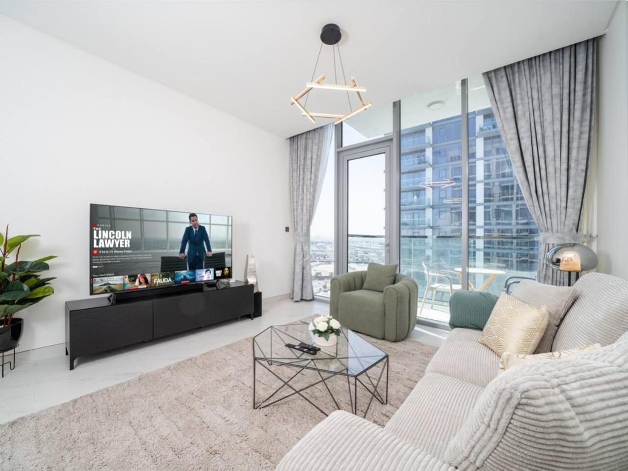 Luxury Lagoon-side Living 1-bed In District One *