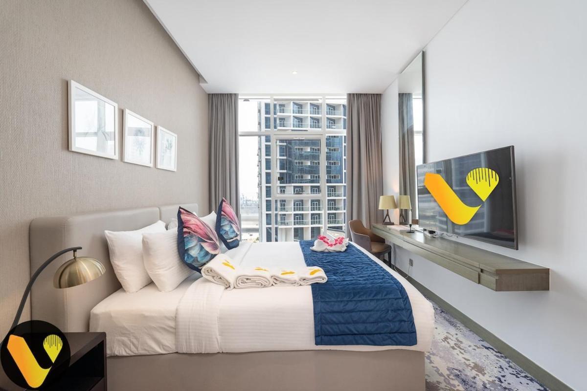 Vogue Damac Maison Prive, Pool & Canal Views, Spacious Kitchen Prime Business Bay Location, Near Downtown, Burj Khalifa & The Mall