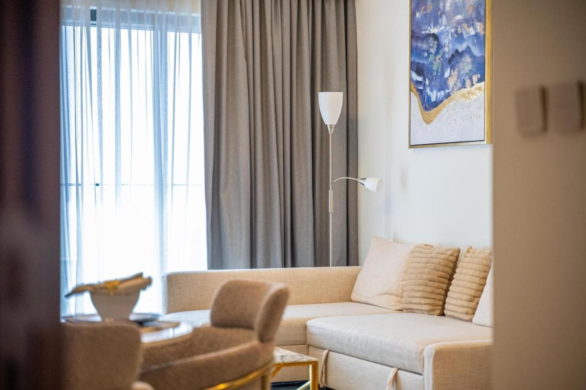 Rooftop Lounge - Walk To Mall & Burj Khalifa - Downtown Apartment *