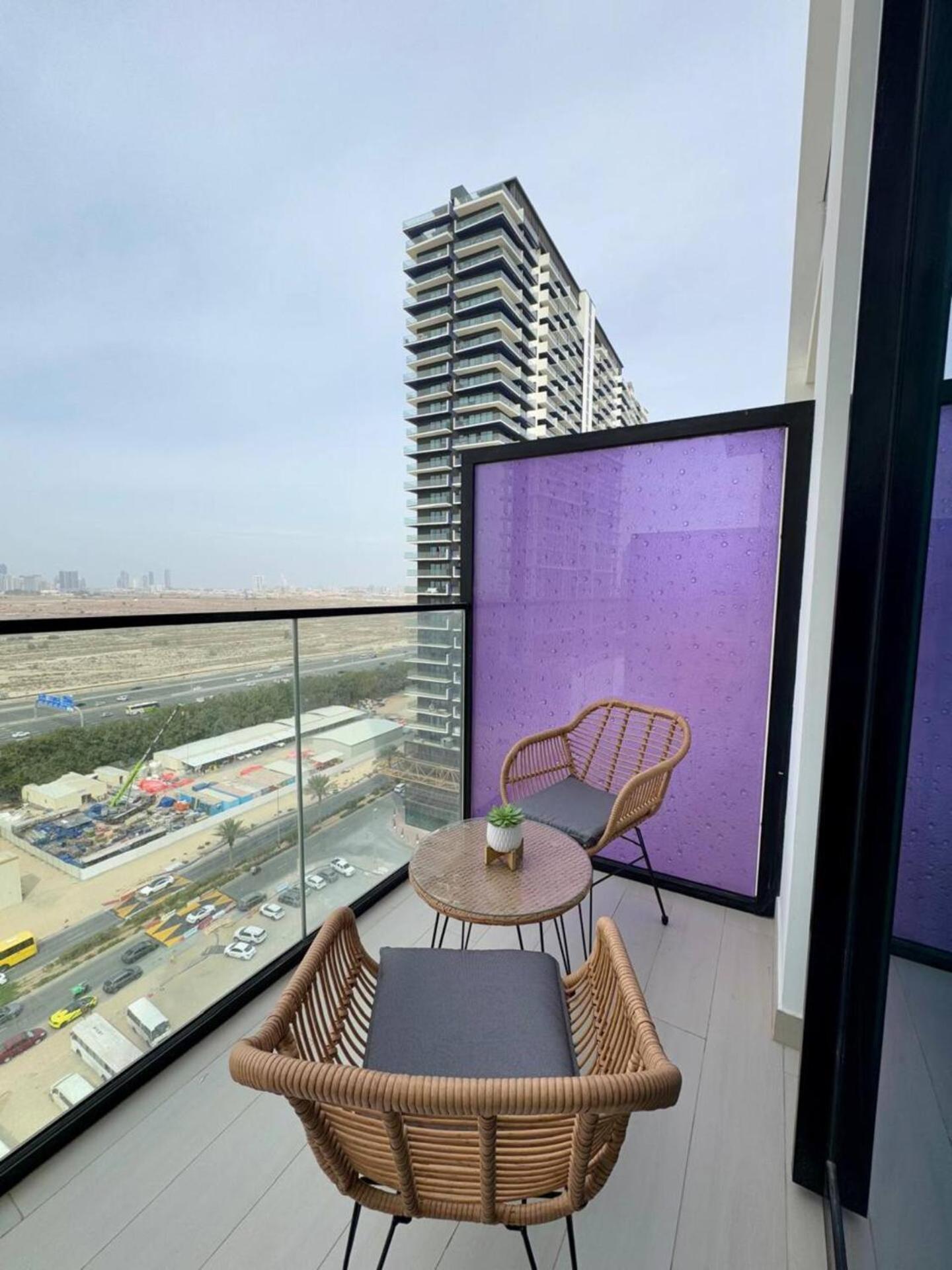 Charming In Jvc With Balcony