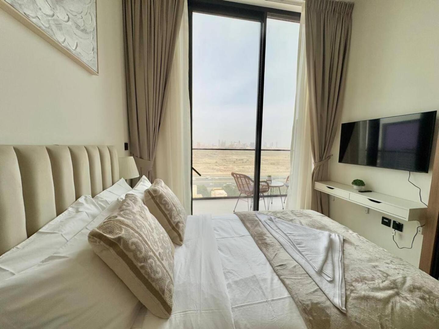 Charming In Jvc With Balcony Apartment *