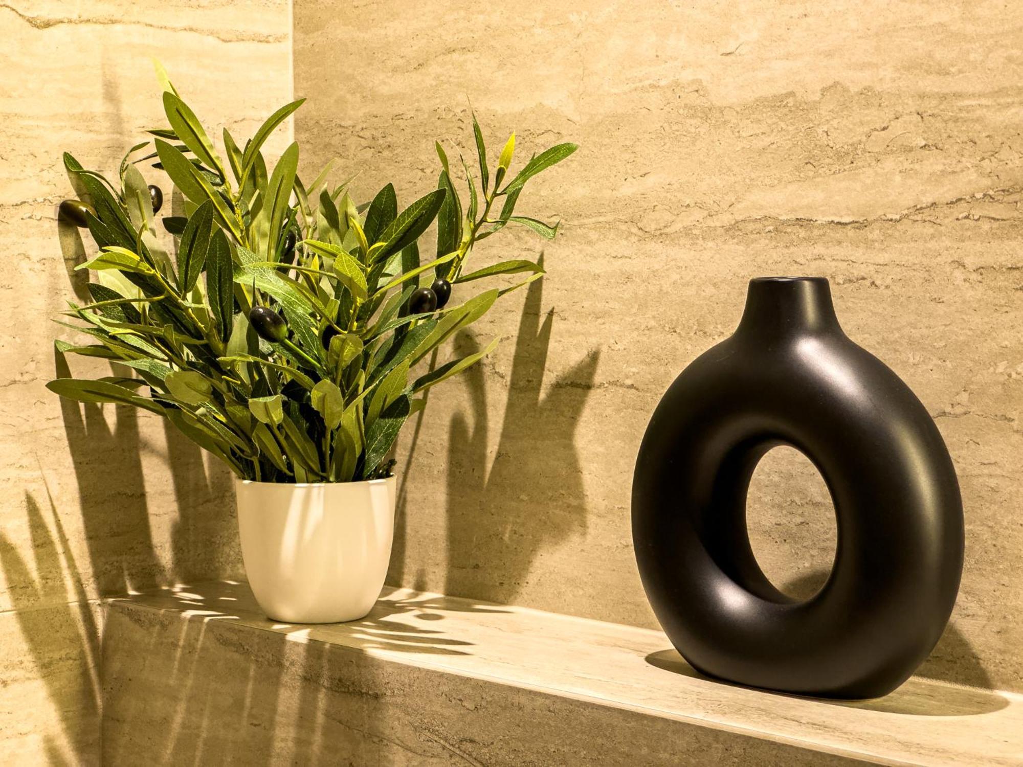 Stylish Luxury In The Heart Of Difc Apartment Dubai