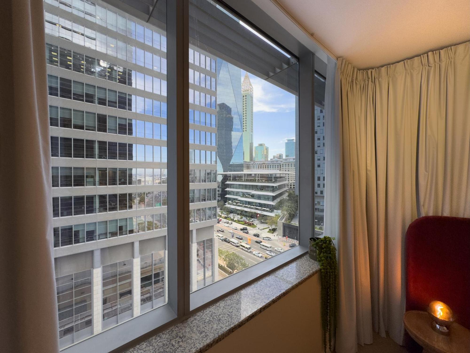 Stylish Luxury In The Heart Of Difc Apartment