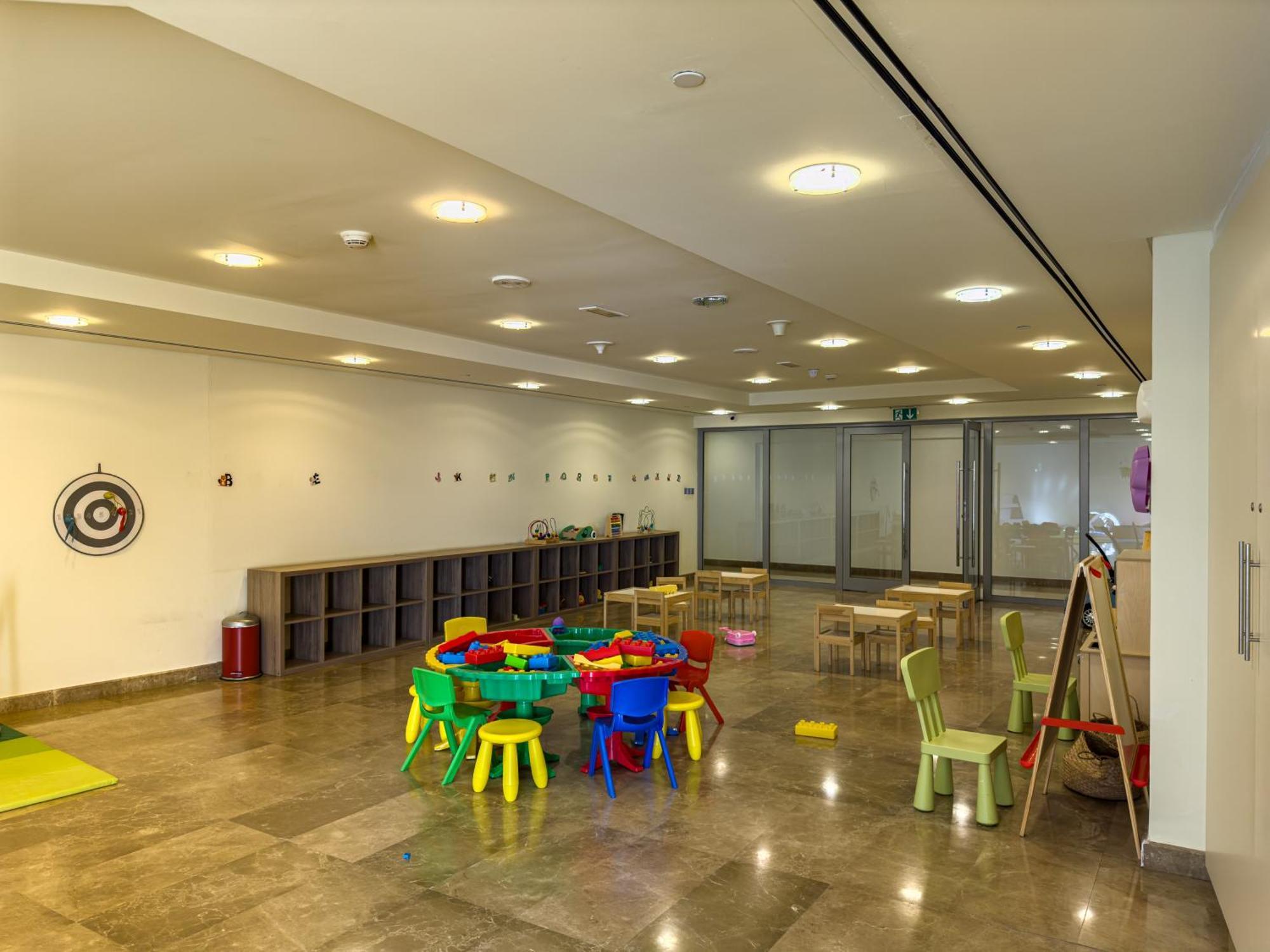 Stylish Luxury In The Heart Of Difc Apartment