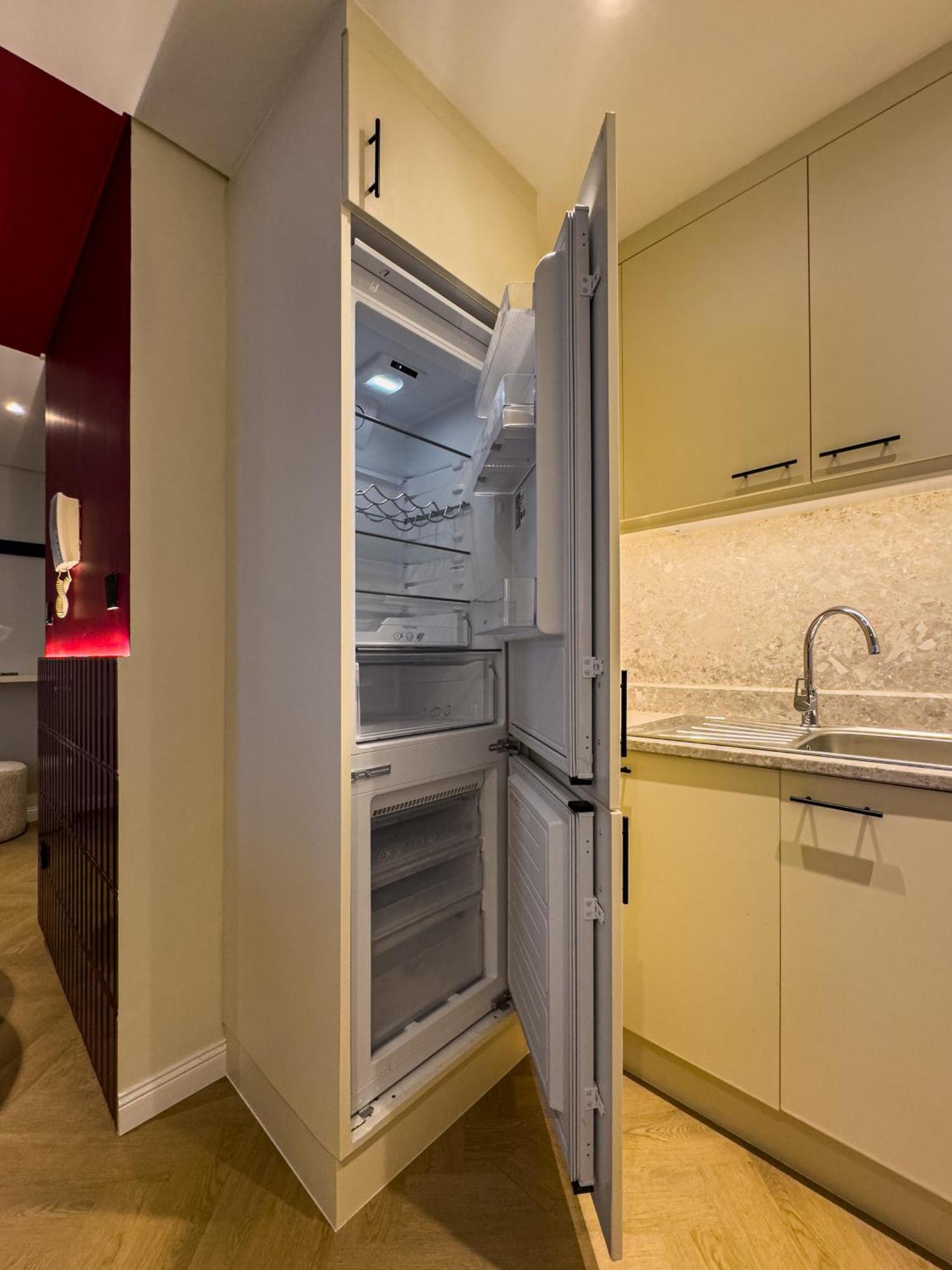 Stylish Luxury In The Heart Of Difc Apartment