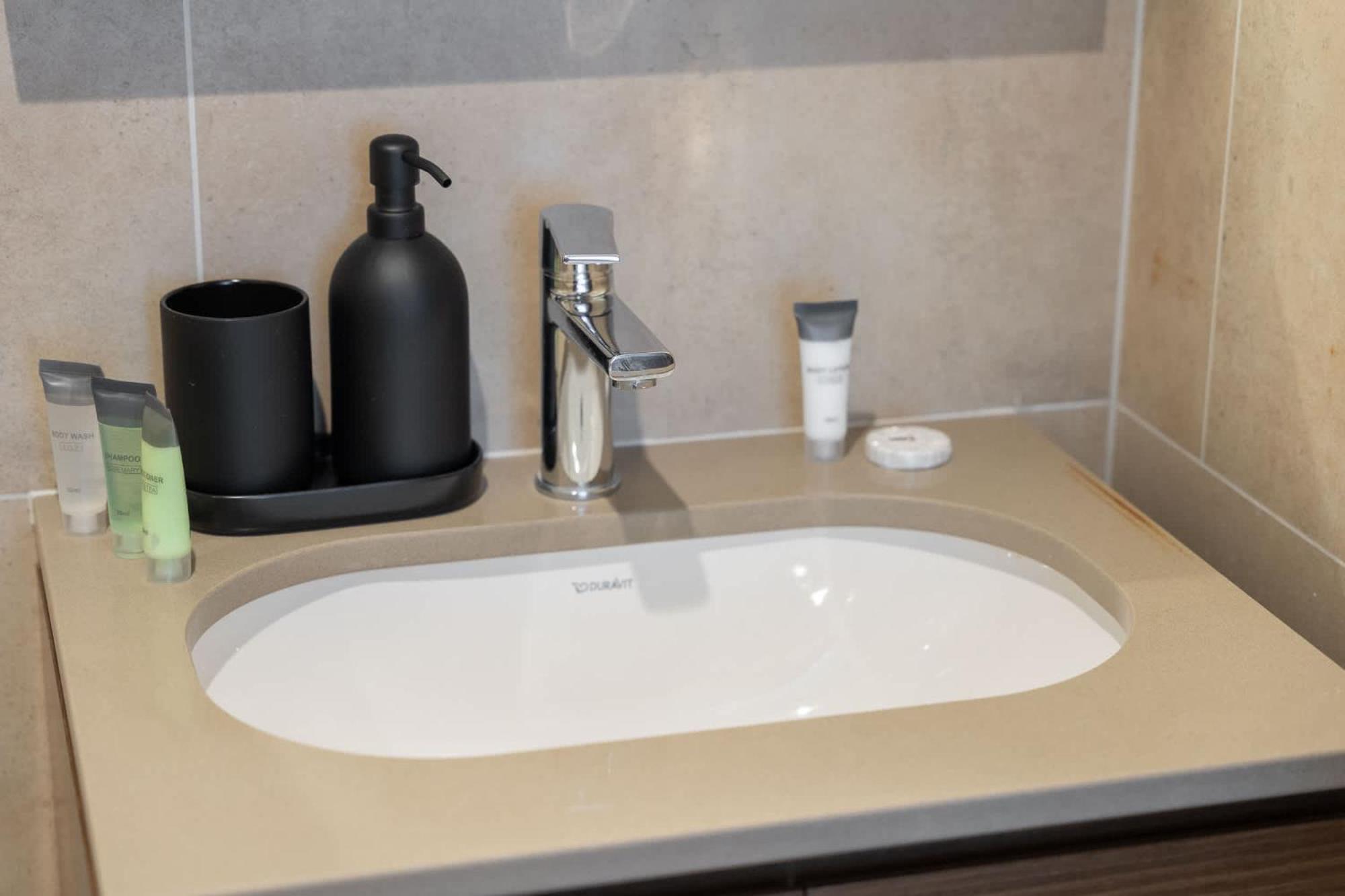 Lavish 2br In Sobha Creek Vistas Apartment