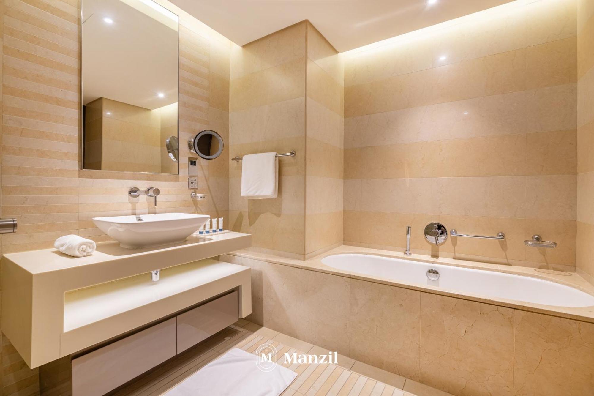 Luxury & In Creek Heights, Near Wafi Mall & Frame Apartment