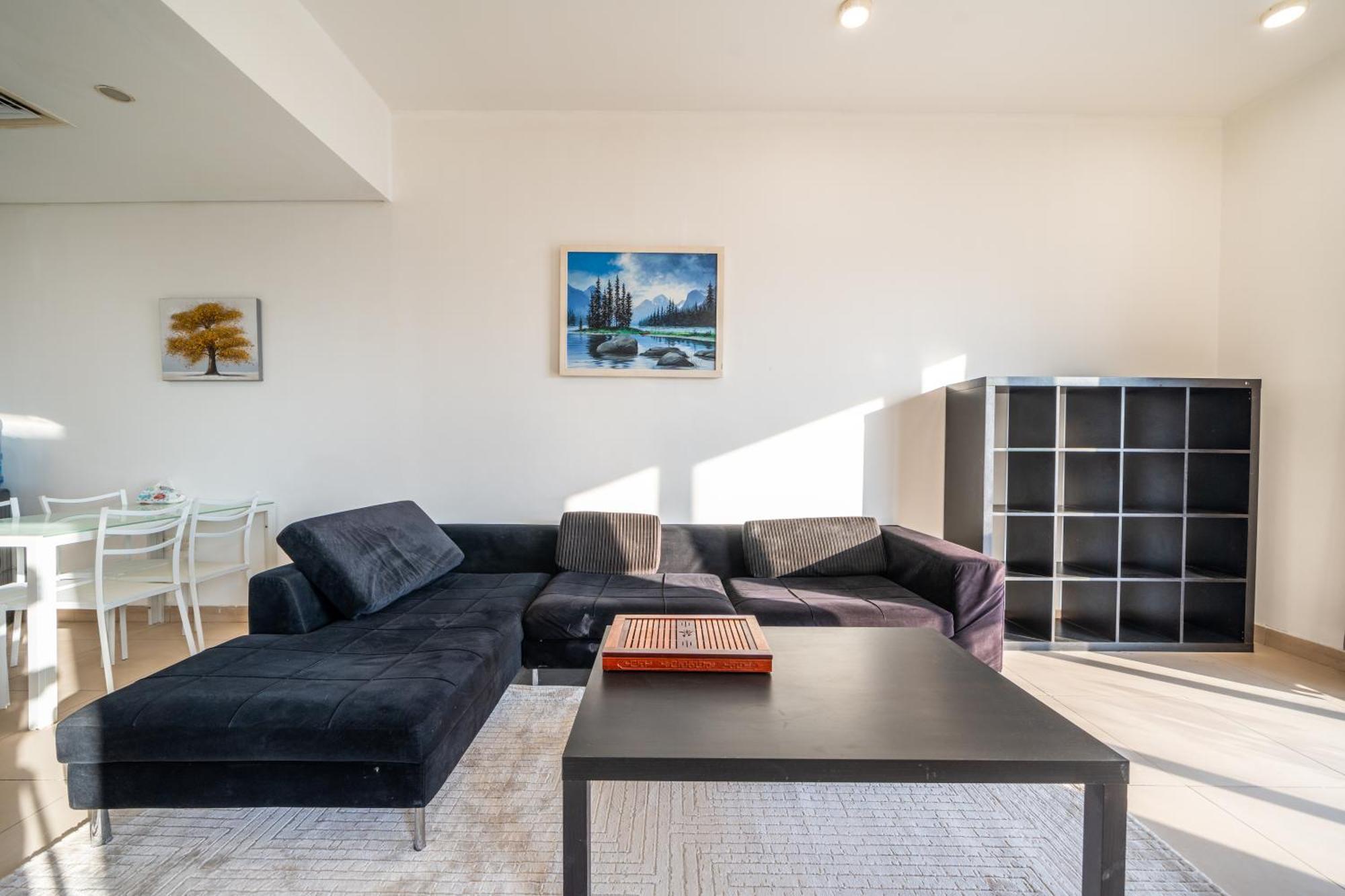 Elegant 3br Sky With Large Balcony And Yard Dubai