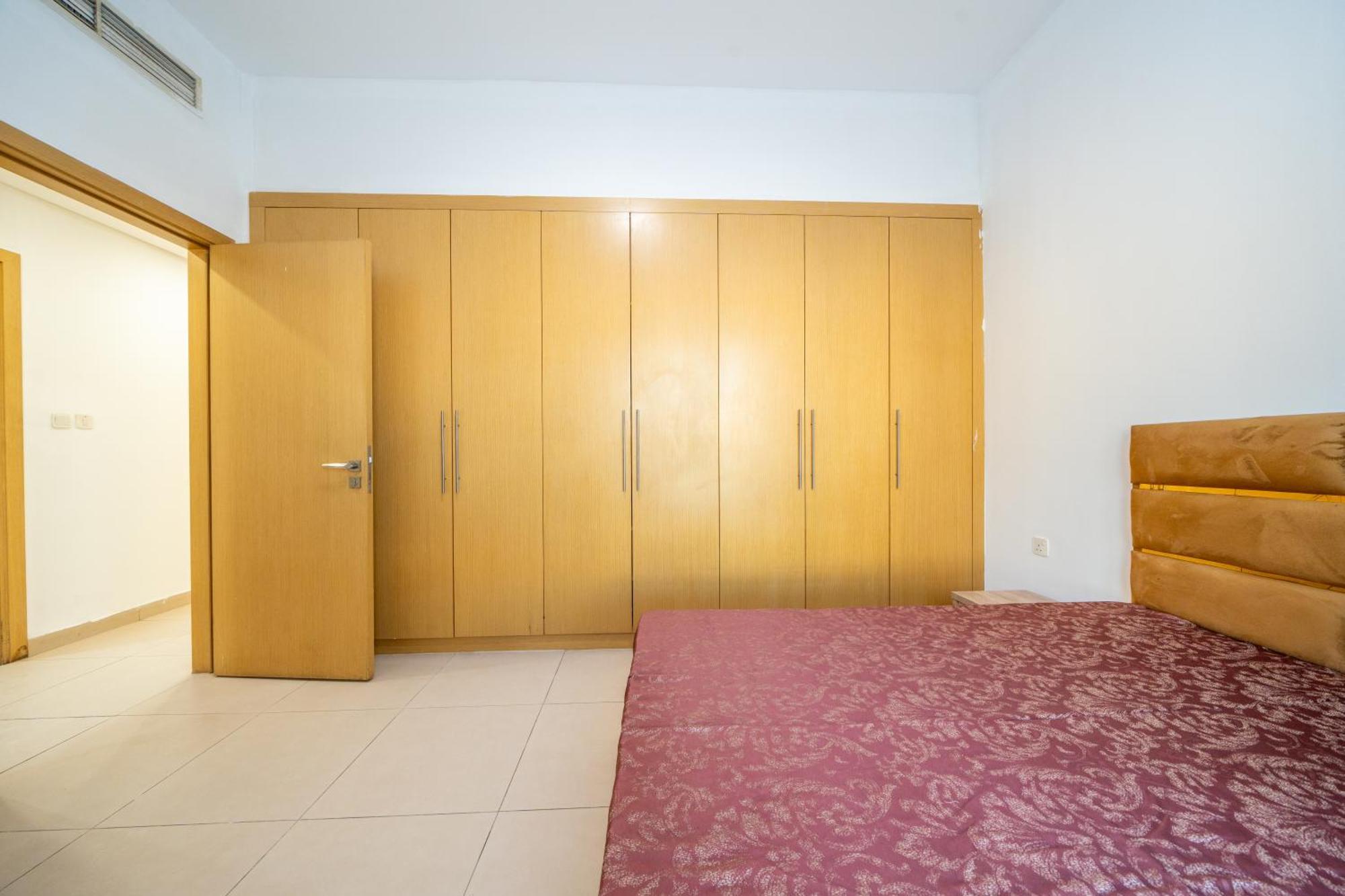 Villa Elegant 3br Sky With Large Balcony And Yard Dubai