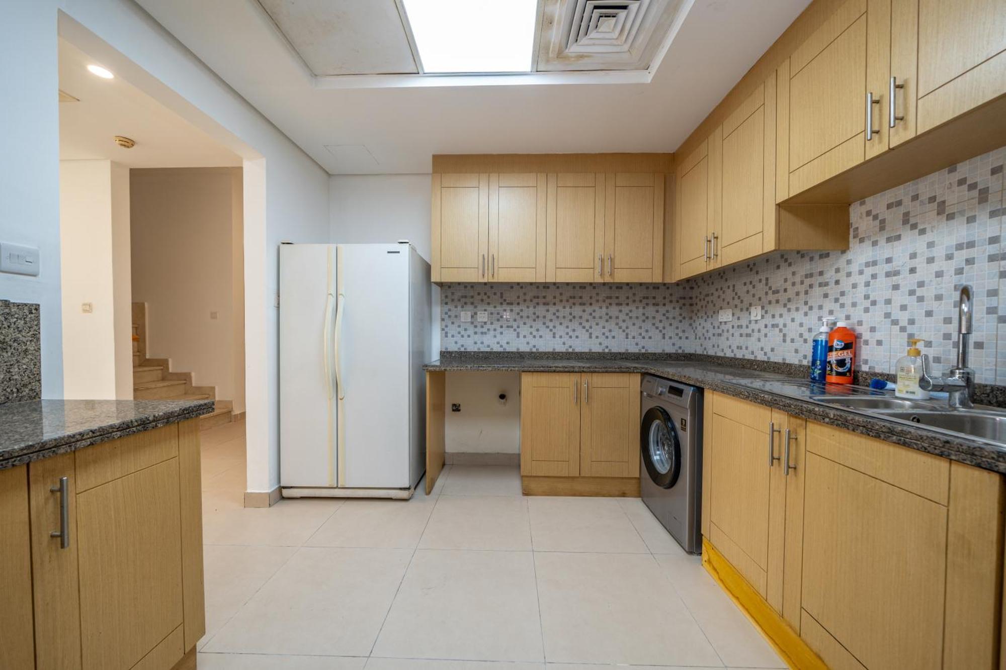 Elegant 3br Sky With Large Balcony And Yard *