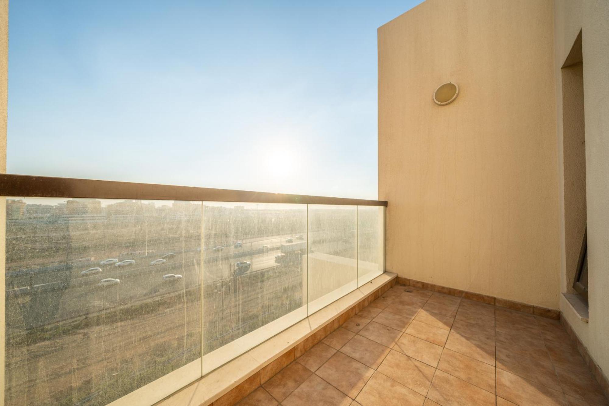 Villa Elegant 3br Sky With Large Balcony And Yard *