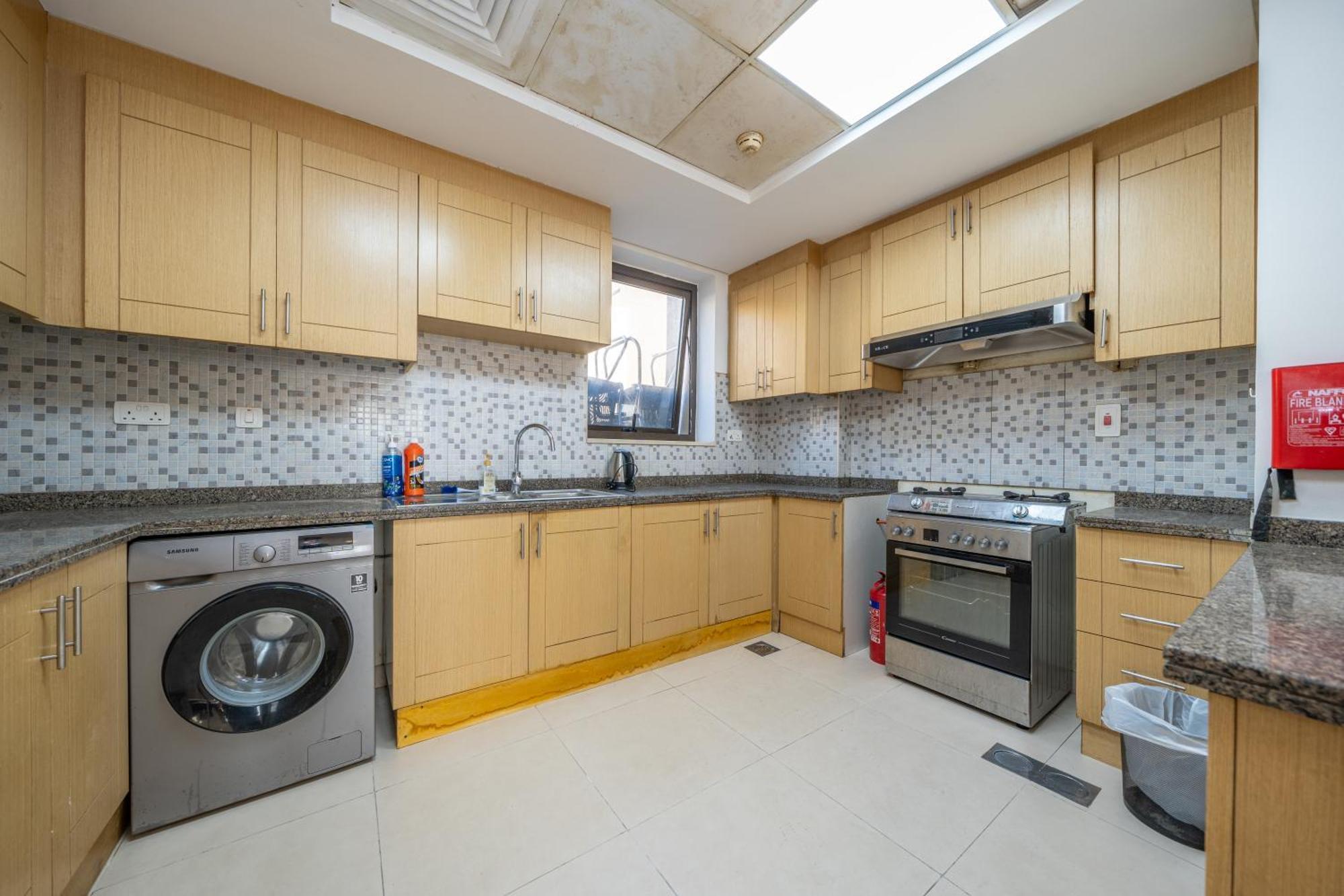 Villa Elegant 3br Sky With Large Balcony And Yard Dubai