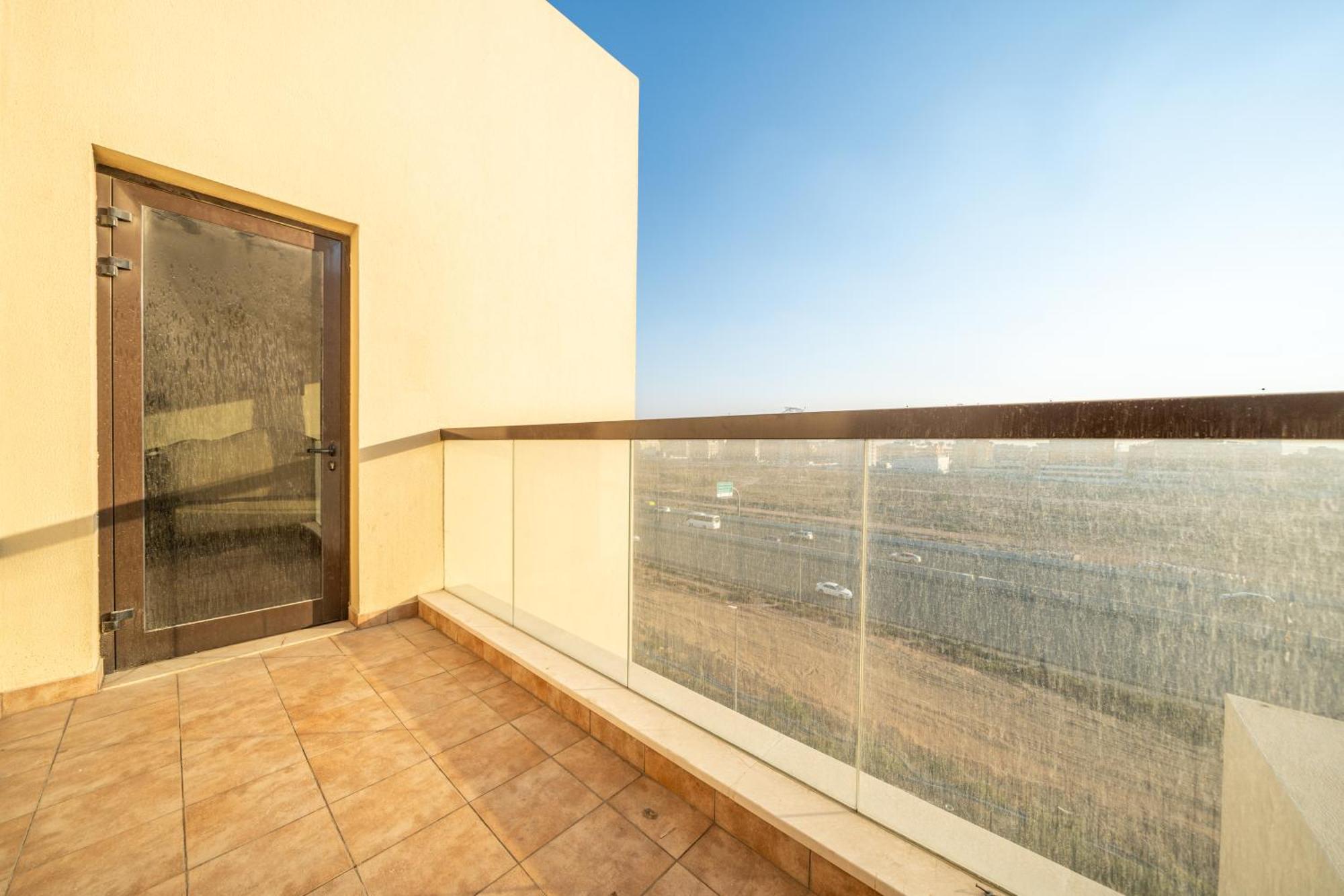 Elegant 3br Sky With Large Balcony And Yard * Dubai