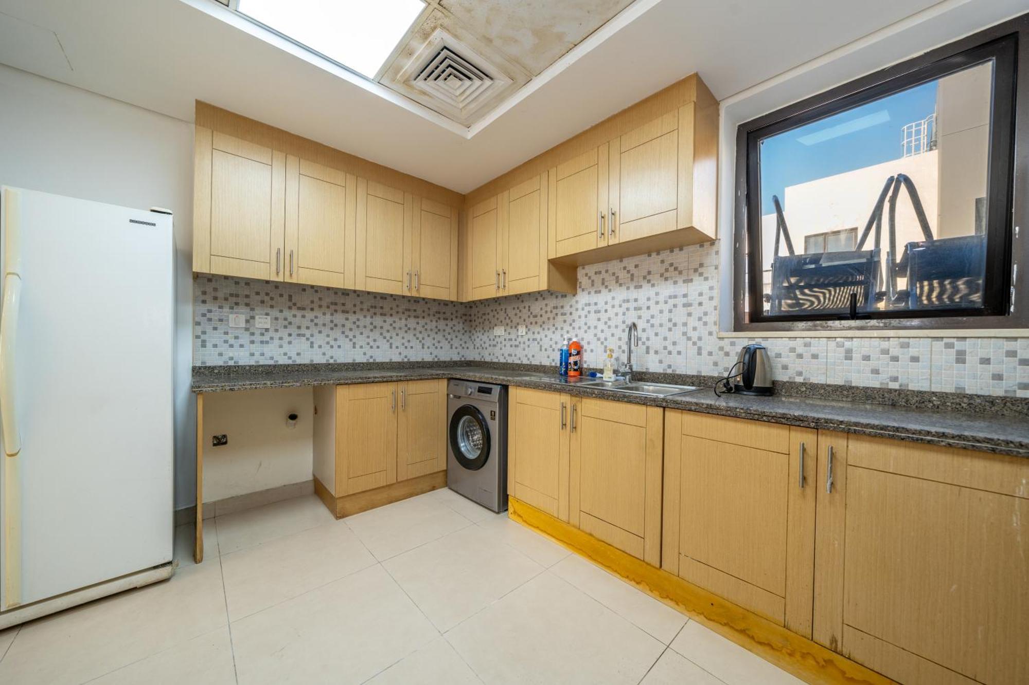 Elegant 3br Sky With Large Balcony And Yard Villa Dubai