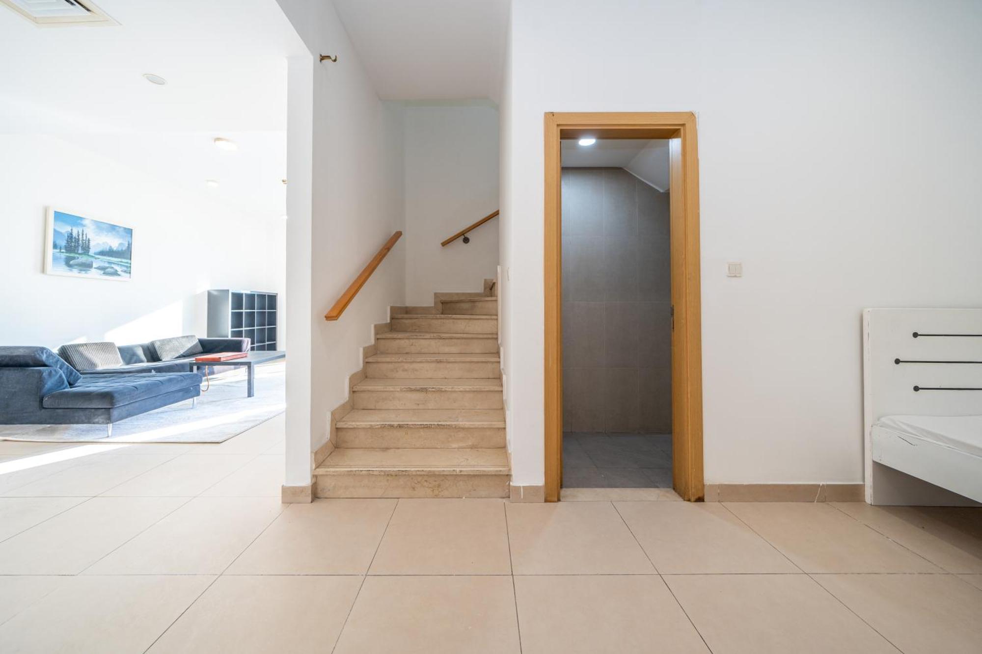 Elegant 3br Sky With Large Balcony And Yard Villa Dubai