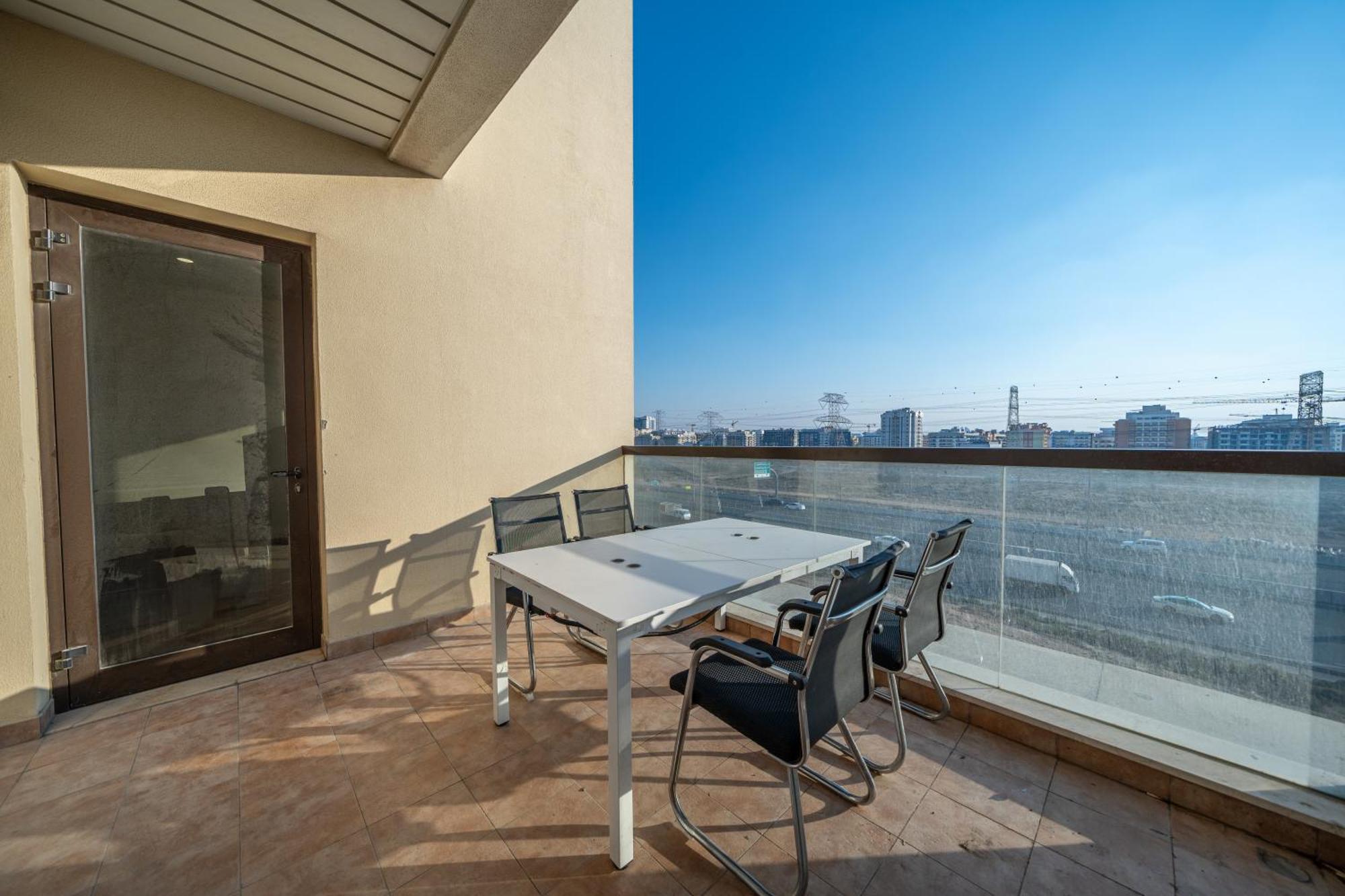 Elegant 3br Sky With Large Balcony And Yard *