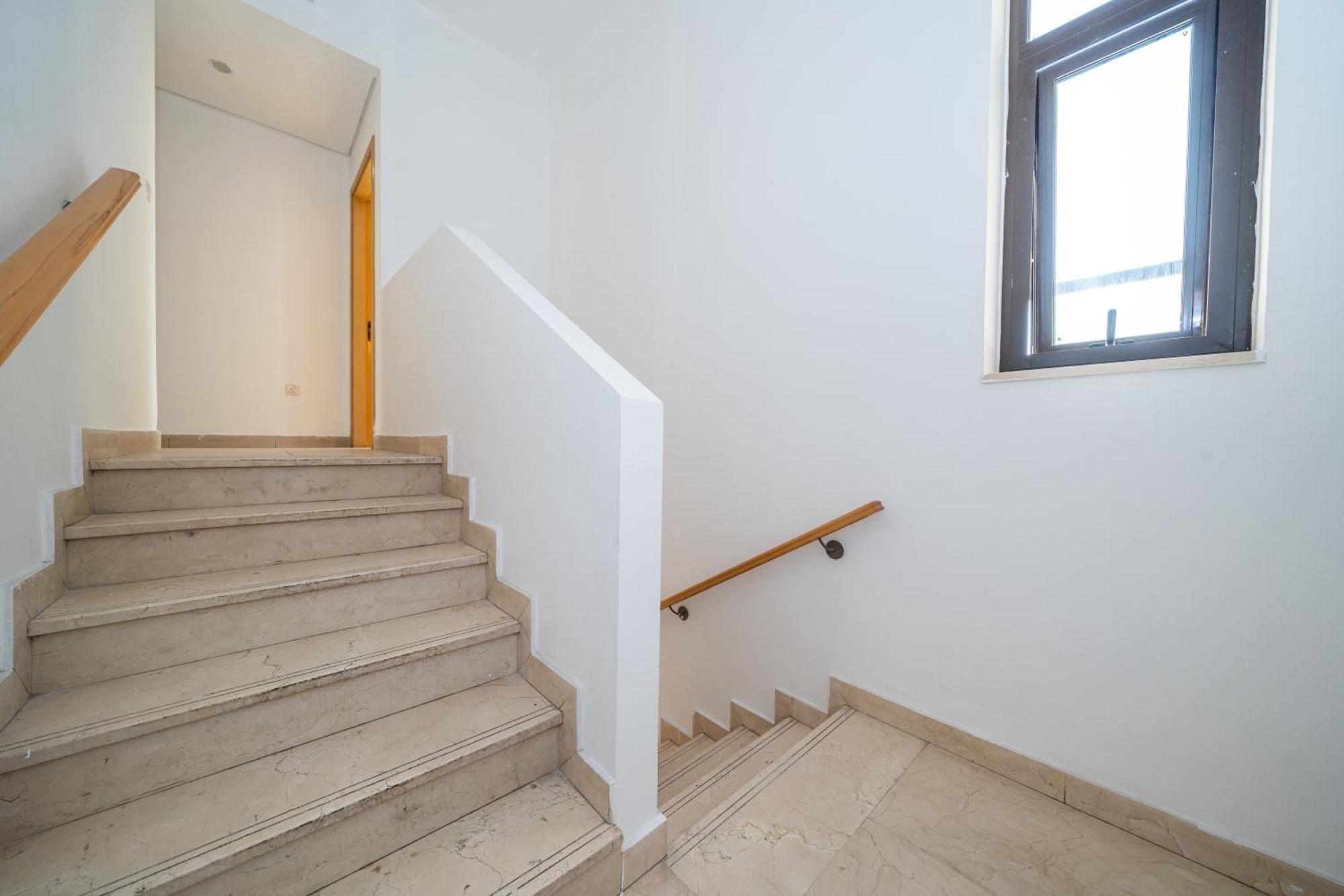 Elegant 3br Sky With Large Balcony And Yard *