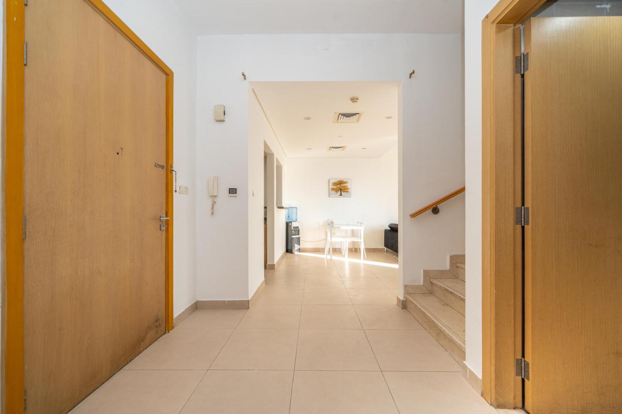 Elegant 3br Sky With Large Balcony And Yard Villa Dubai